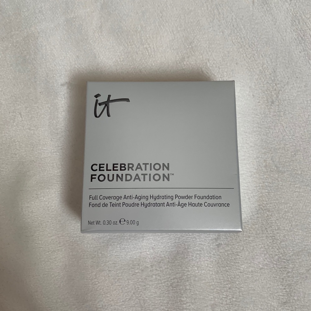It cosmetics powder foundation